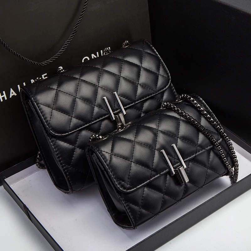 Bolsa feminina de ombro em PU, estilosa com corrente e bordado.Modelo 9031