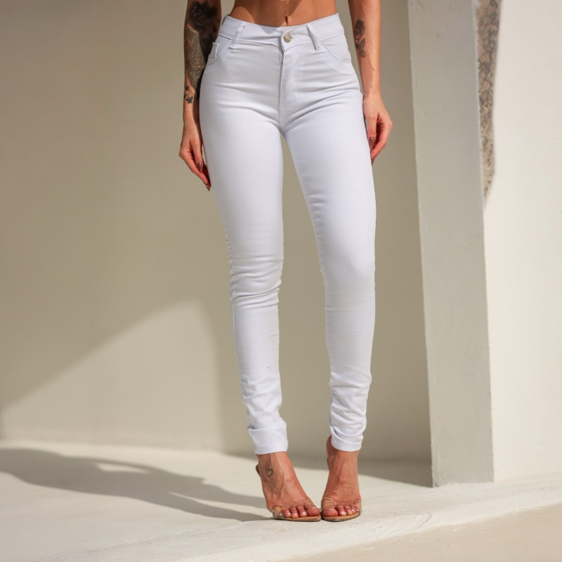 calça jeans branca skinny feminina empina bumbum e modela e valoriza o corpo cintura alta com lycra