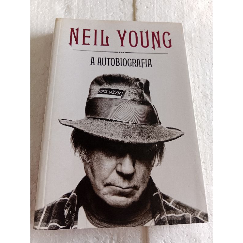 livro Neil young a autobiografia ótimo eatado páginas e capa