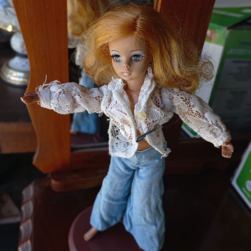 boneca susi mexicana faz pose  rara anos 70