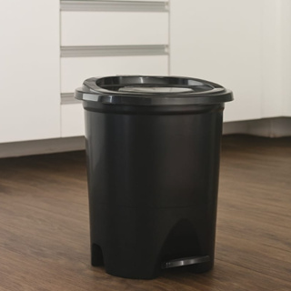 Lixeira Preta 14 Litro com Pedal de Plástico Lixo de Chão Cozinha Banheiro em Oferta na Shopee