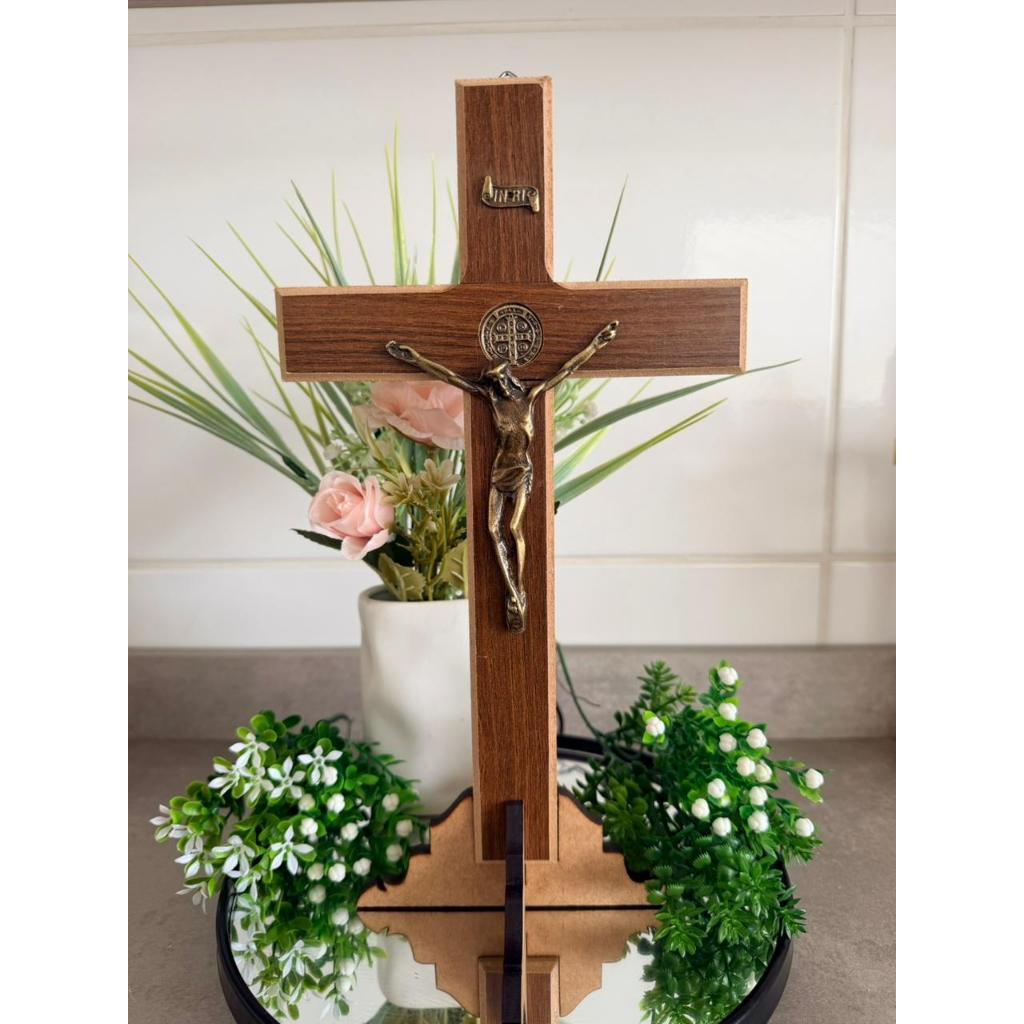 Crucifixo em Madeira Decorativo – Para Parede ou Mesa – Artigo Religioso Católico 28cm em Oferta na Shopee