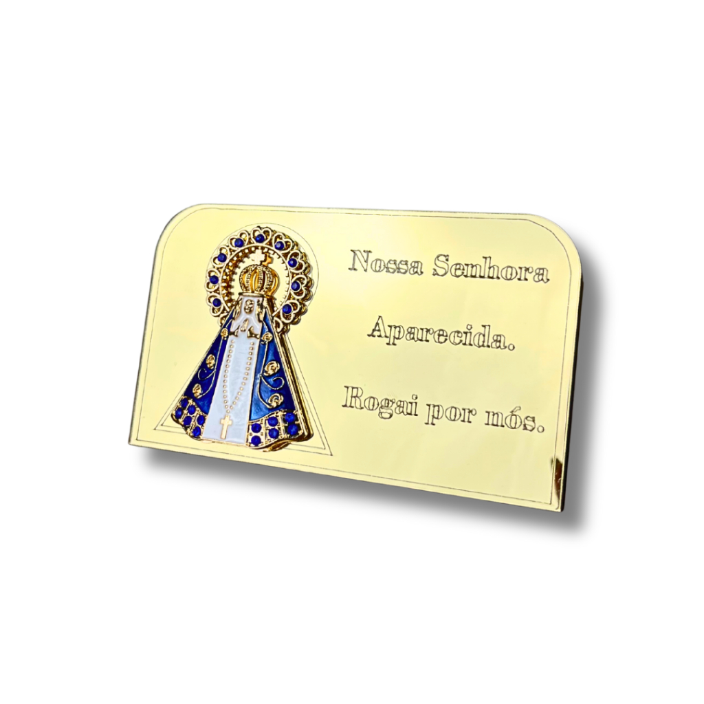 Placa Decorativa Nossa Senhora Aparecida 12cm Dourada com Detalhes em Metal Quadro Religioso Parede Presente Fé