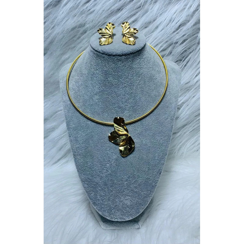 KIT Colar Choker + Par  de Brincos Folheado a Ouro 18k  Aros Colar Choker Meia Pétala Leque Ondulado