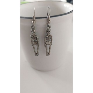 BRINCOS DE METAL NÍQUEL NA COR PRATA COM GANCHO/ NRINCOS DIFERENTES E DIVERTIDOS BONITOS