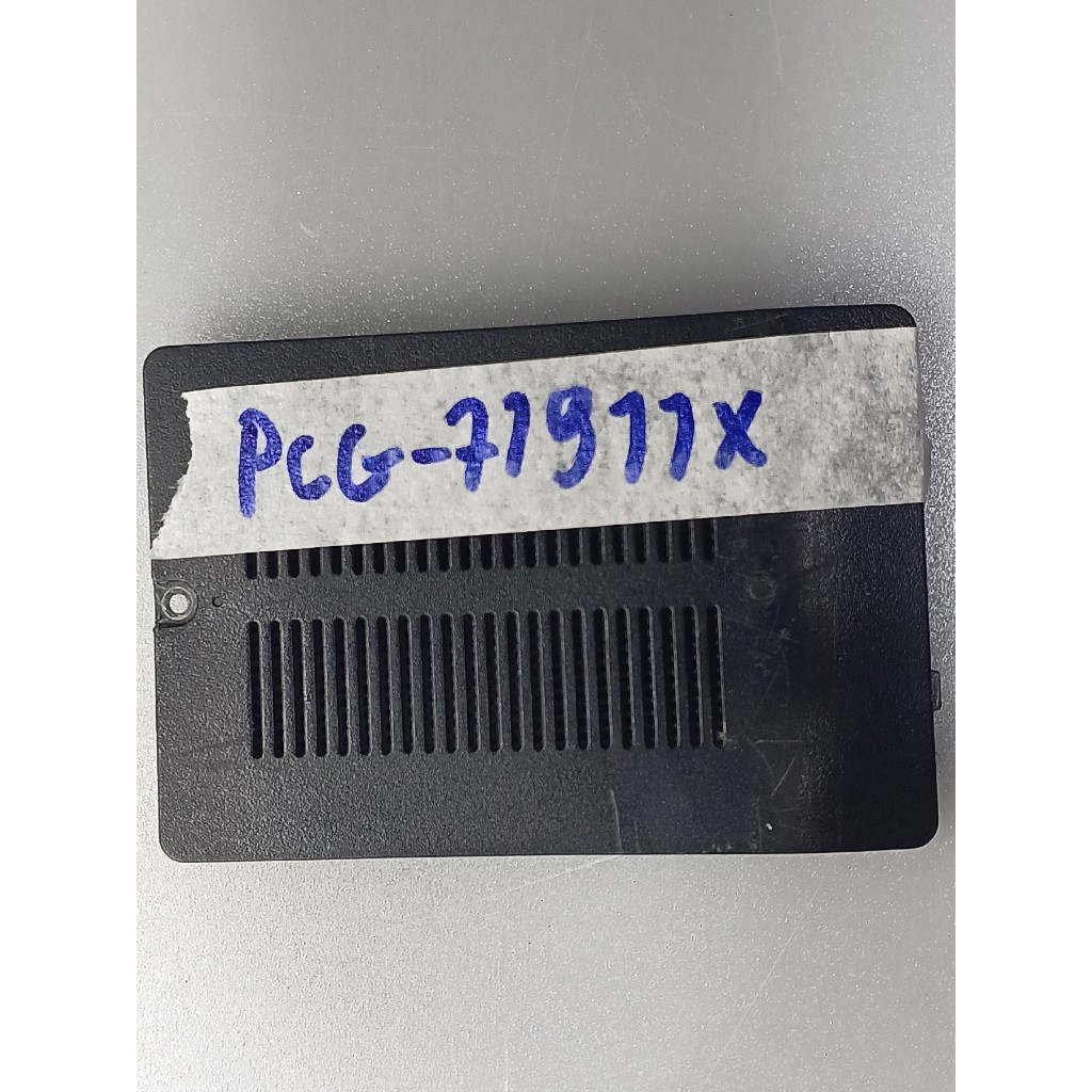 Carcaça tampa traseira da memoria notebook sony Pcg-71911x