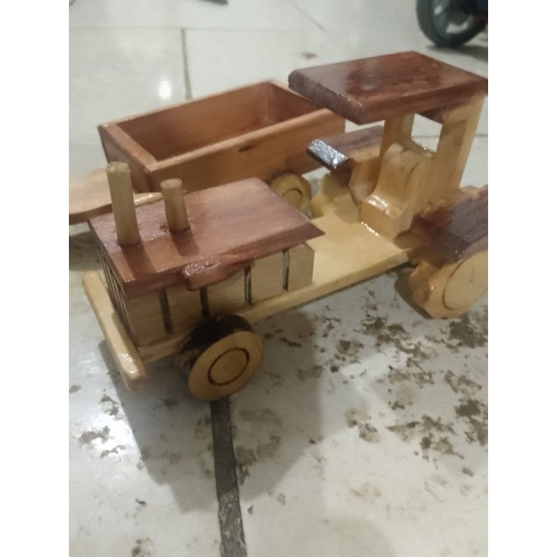 TRATOR DE MADEIRA BRINQUEDO COM CARRETA