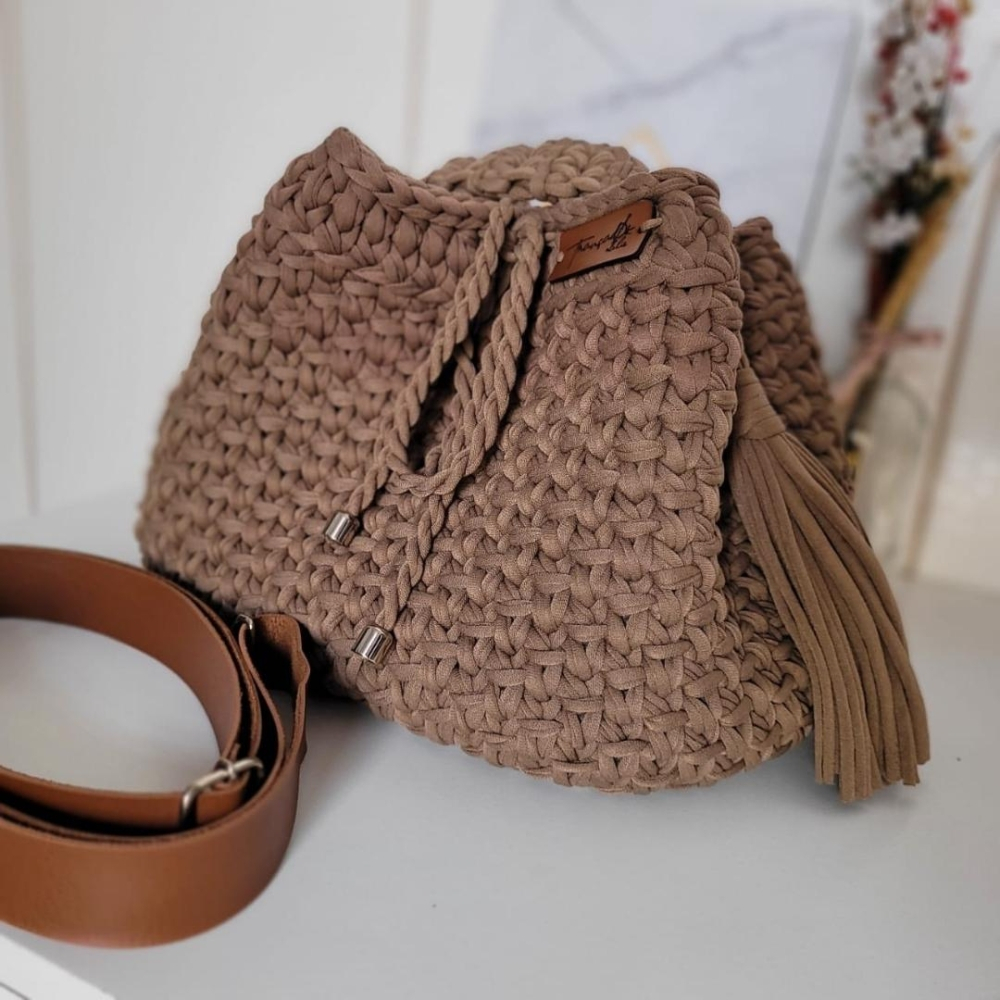 Bolsa Saco Aline Feminina de Crochê | Fio de Malha Premium | Tiracolo Moderna e Espaçosa