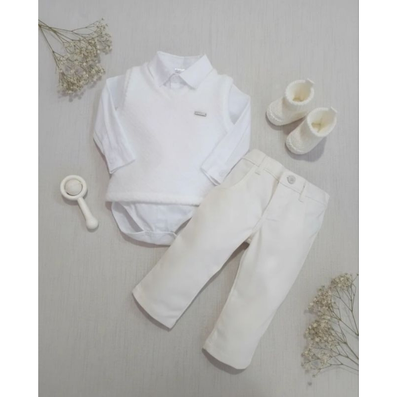 Conjunto Infantil Esporte Social Menino Batizado Branco e  Creme Completo com Colete Plush Leley Kids