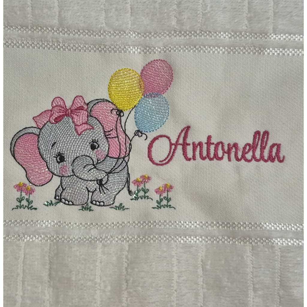 Toalha de Lavabo Bordada Personalizada - Elefantinha  com Balões