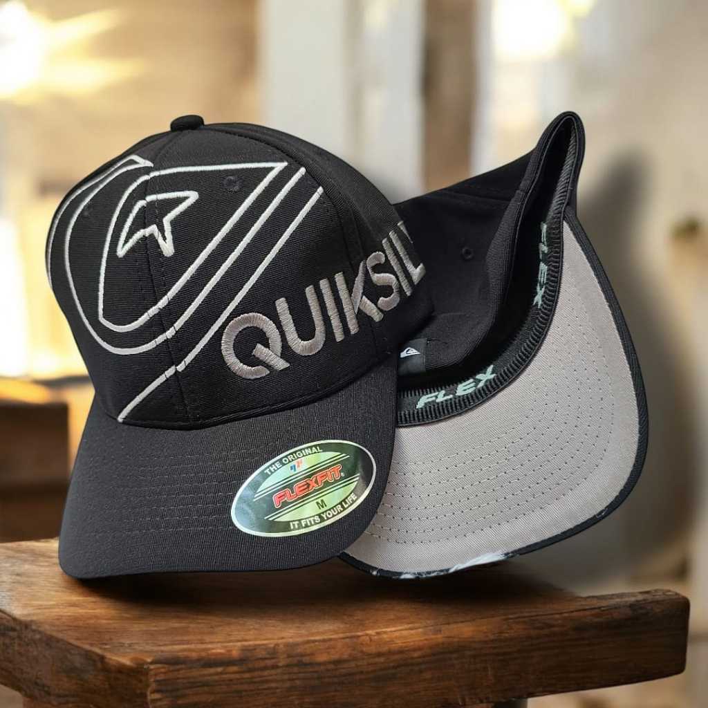 BONÉ QUIKSILVER FLEX FIT LETREIRO ABA CURVA FECHADO EMB SIDE OMNI NAVY LANÇAMENTO TAMANHO M ADULTO