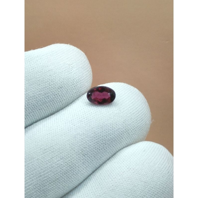 GRANADA RODOLITA 1,55ct- 8,60 x 5,50 x 3,30 milímetros