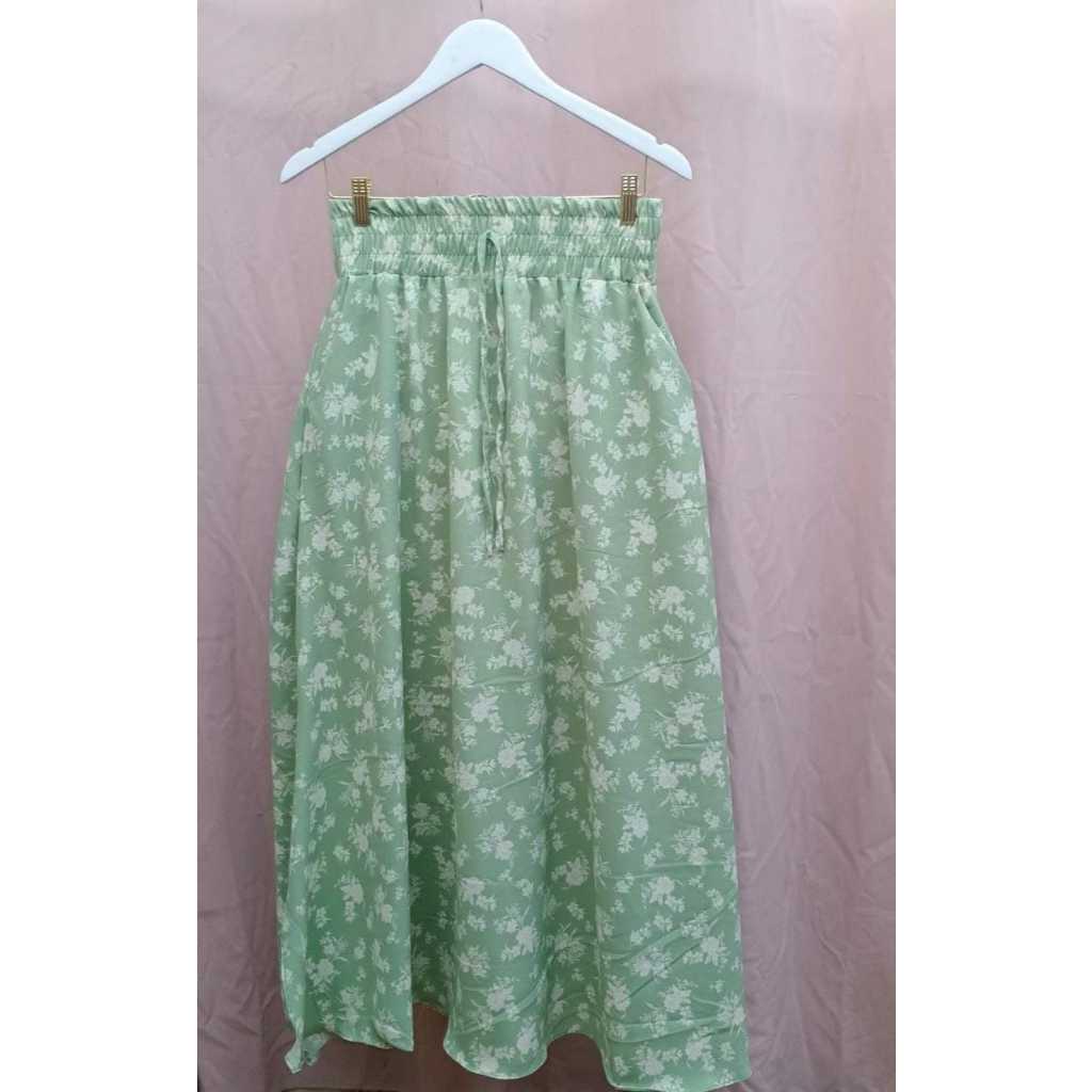 SAIA LONGA  ESTAMPADA, COM BOLSO, E FENDAS NAS LATERAIS CINTURA ALTA USO EVANGELICA SOCIAL. TENDENCIA 2026