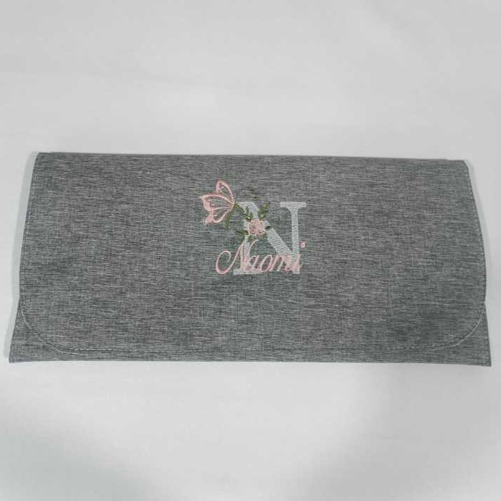 Trocador essencial personalizado com nome