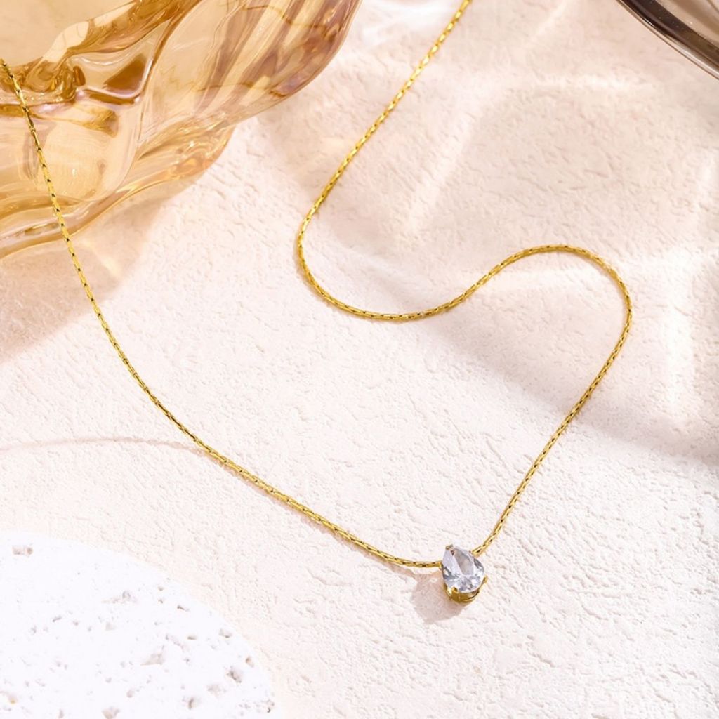 Colar Solo com pingente em formato de lágrima de diamante, feito de aço titânio banhado a aço inoxidável 18K, resistente