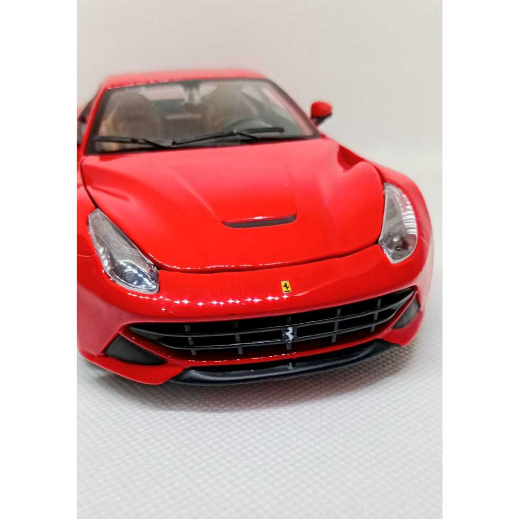 Miniatura Carrinho Metal Escala 1/24 Ferrari F12 Berlinetta Burago Abre as Portas