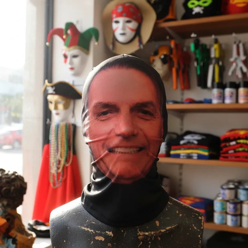 Máscaras 3D Realistas de Famosos – Vista o Rosto, Vire o Personagem!