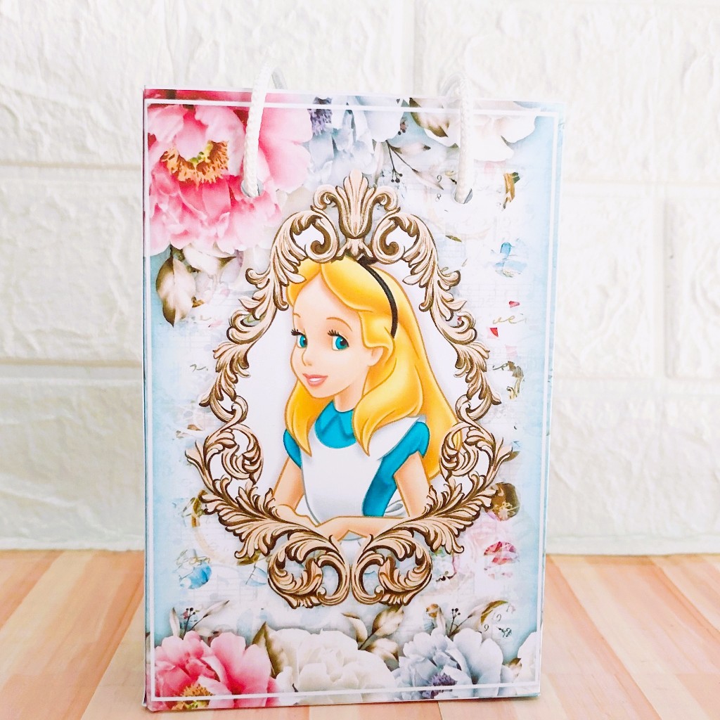 Sacolinha Surpresa Personalizada no tema ALICE NO PAÍS DAS MARAVILHAS Lembrancinha PEGUE E MONTE 15X15X4