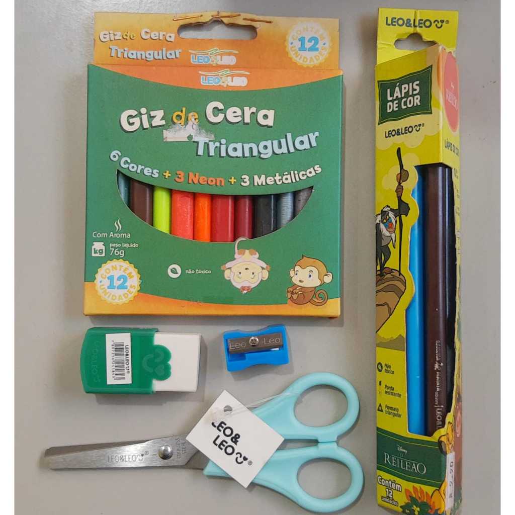 Kit Léo&Léo (12 Lápis Cor +12 Giz de Cera + 01 Tesoura + 01Borracha + Apontador) 5 Itens Masculino e Feminino Léo&Léo