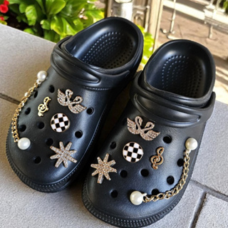 Sandália Babuche Adulto Feminino Scaleno Nuvem com 8 Bottons aleatórios em Oferta na Shopee