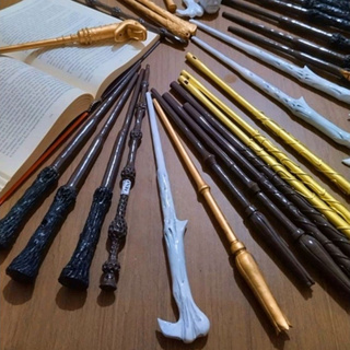 Varinhas mágicas colecionáveis Harry Potter / Hermione / Todos os modelos de varinhas em Oferta na Shopee