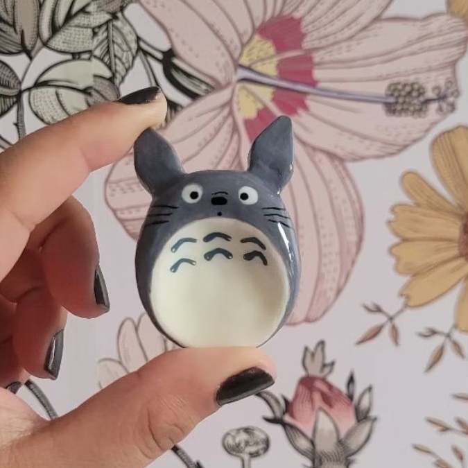 Ghibli Stone Lúmina – Pedra Antiestresse do Studio Ghibli | Worry Stone em Cerâmica Colecionável em Oferta na Shopee