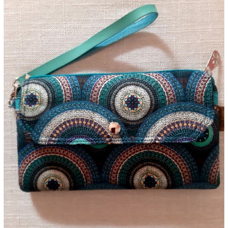 Carteira feminina artesanal com alça de mão