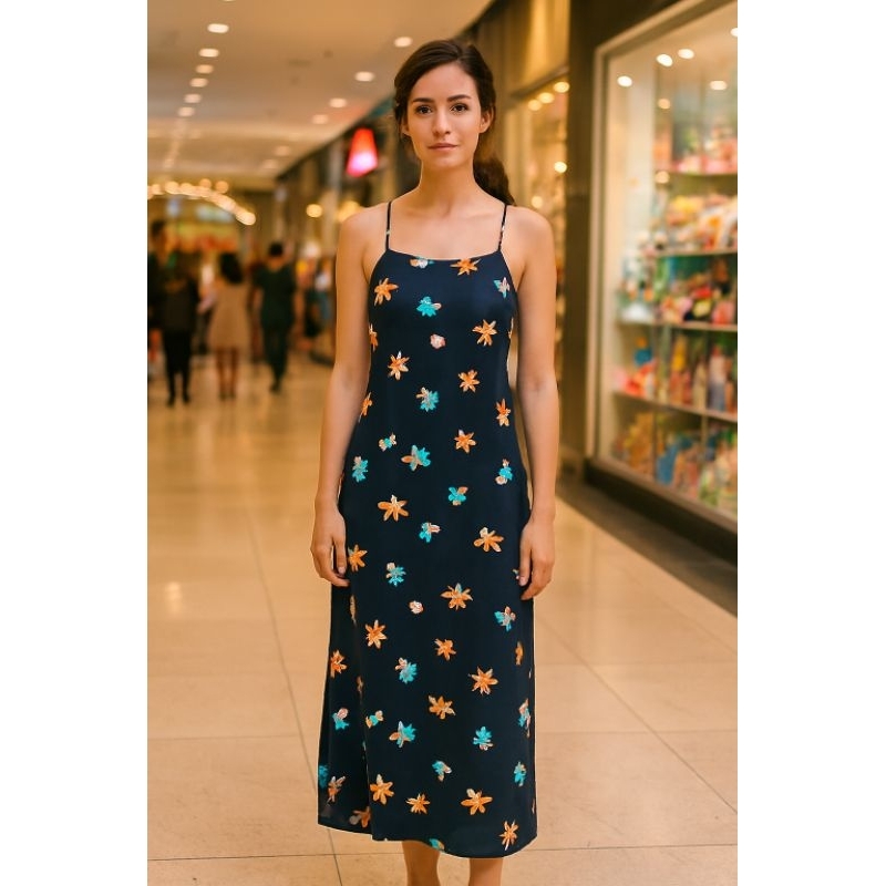 Vestido em crepe preto fosco estampado Tam P usado