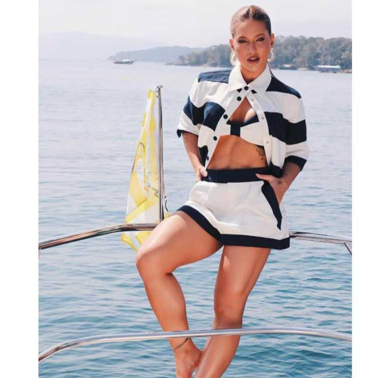 CONJUNTO FEMENINO BICOLOR croped camisa e shorts Alfaiatria Marrante Elegante