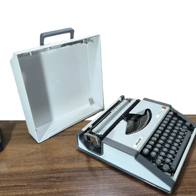 Máquina De Escrever Funcionando Vintage 31x30x9cm 4,6kg