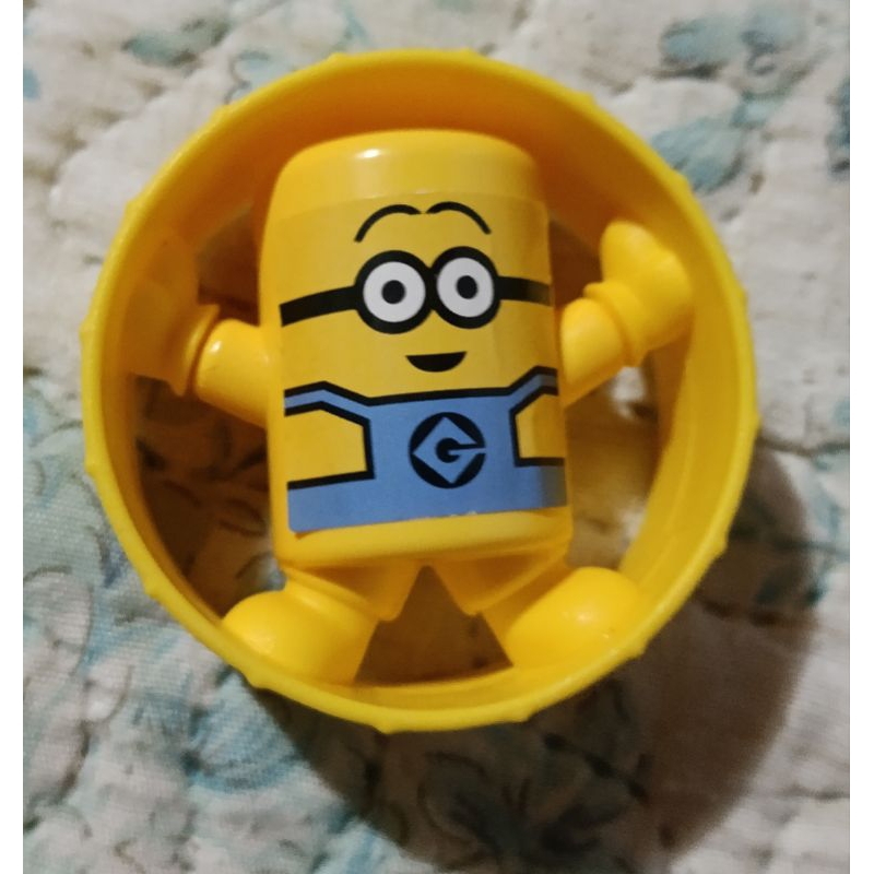 Boneco minion da lacta.