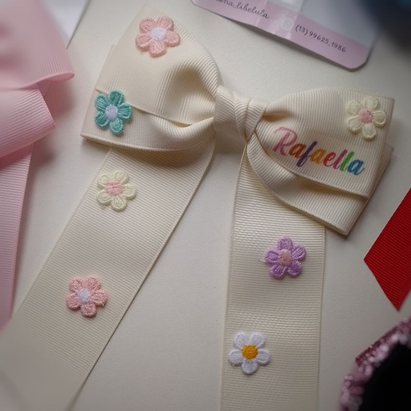 Laço infantil com nome, presilha personalizada com nome, laço bege, com nome da princesa