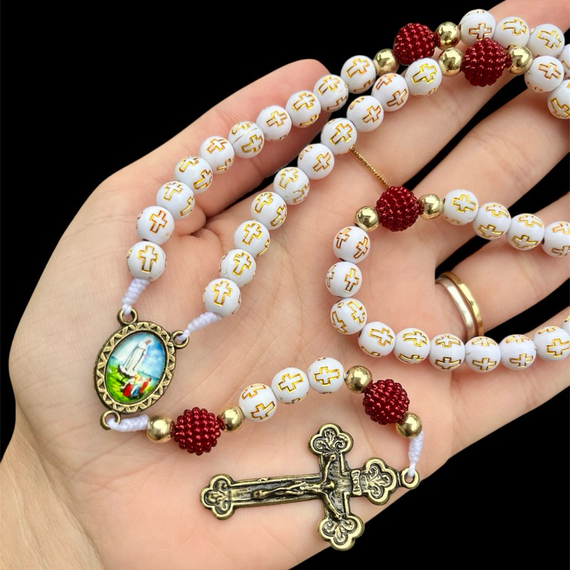 Terço de Nossa Senhora de Fátima/Branco com Cruz Dourada/Medalha Resinada e Cruz em Bronze