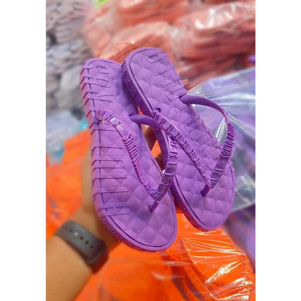 Kit Revenda Com 12 Pares Chinelo de Dedo Rasteirinha Sandália em Alto Relevo Anitta  Modinha Cores