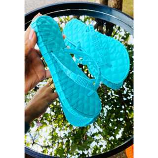 Chinelo de Dedo Rasteirinha em Alto Relevo Anitta  Modinha Cores Neon Femininas Super Macio Leve em Oferta na Shopee