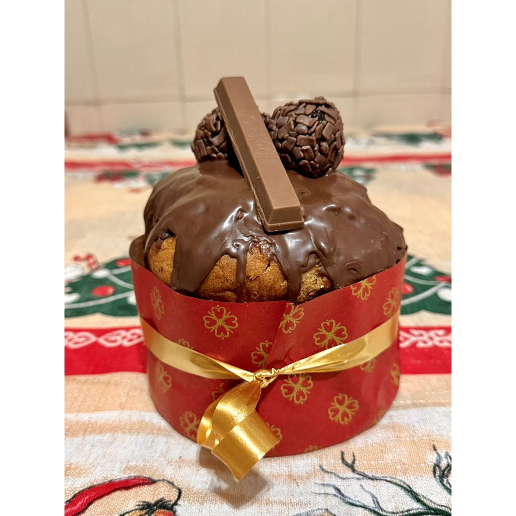 Panetones e chocotones trufados decorados