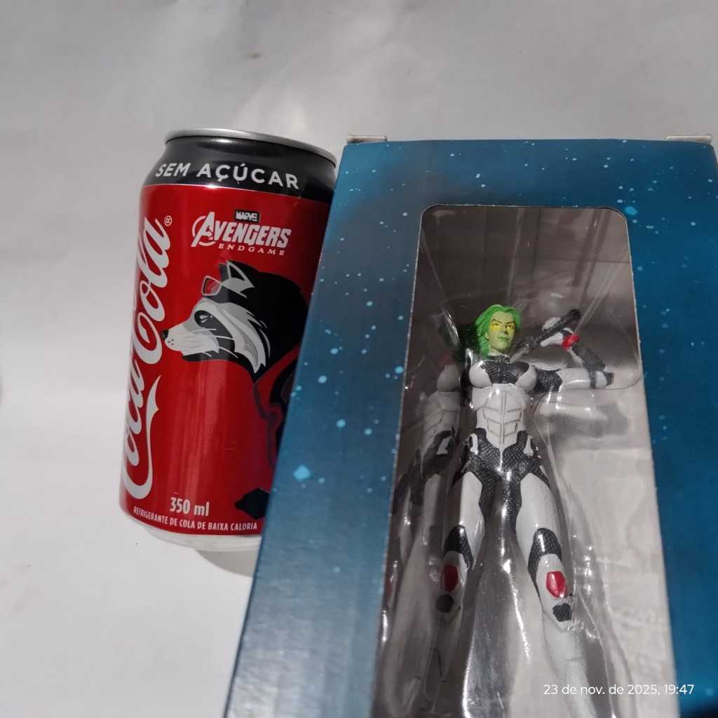 Coleção Eaglemoss Clássicos Marvel. Gamora + latinha promo da coca Rocket.