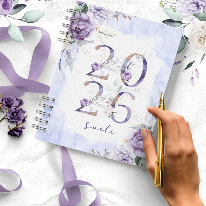 AGENDA 2026 - COLEÇÃO FLORAL - HOLOGRÁFICA PERSONALIZADA - MIOLO COLORIDO ROSA, VINTAGE OU VIOLETA