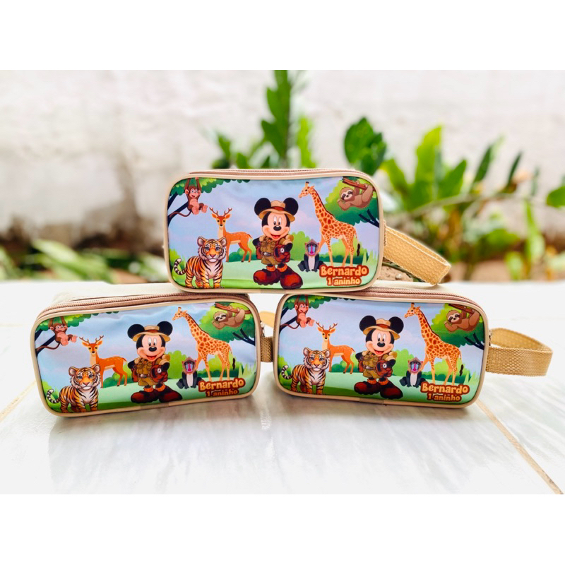 Necessarie Estojo Mickey Safari Personalizado Com Nome e Idade - Lembrancinha de aniversário - Bolsinha Personalizada