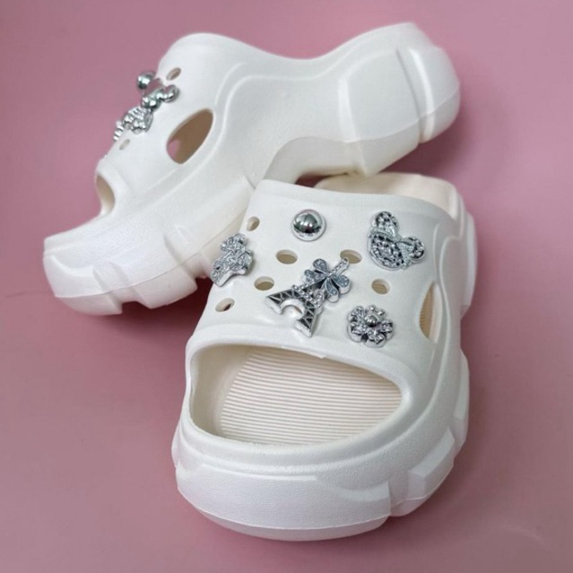 Chinelo Saltinho Babuche Glow com Acessórios Leve e Confortável