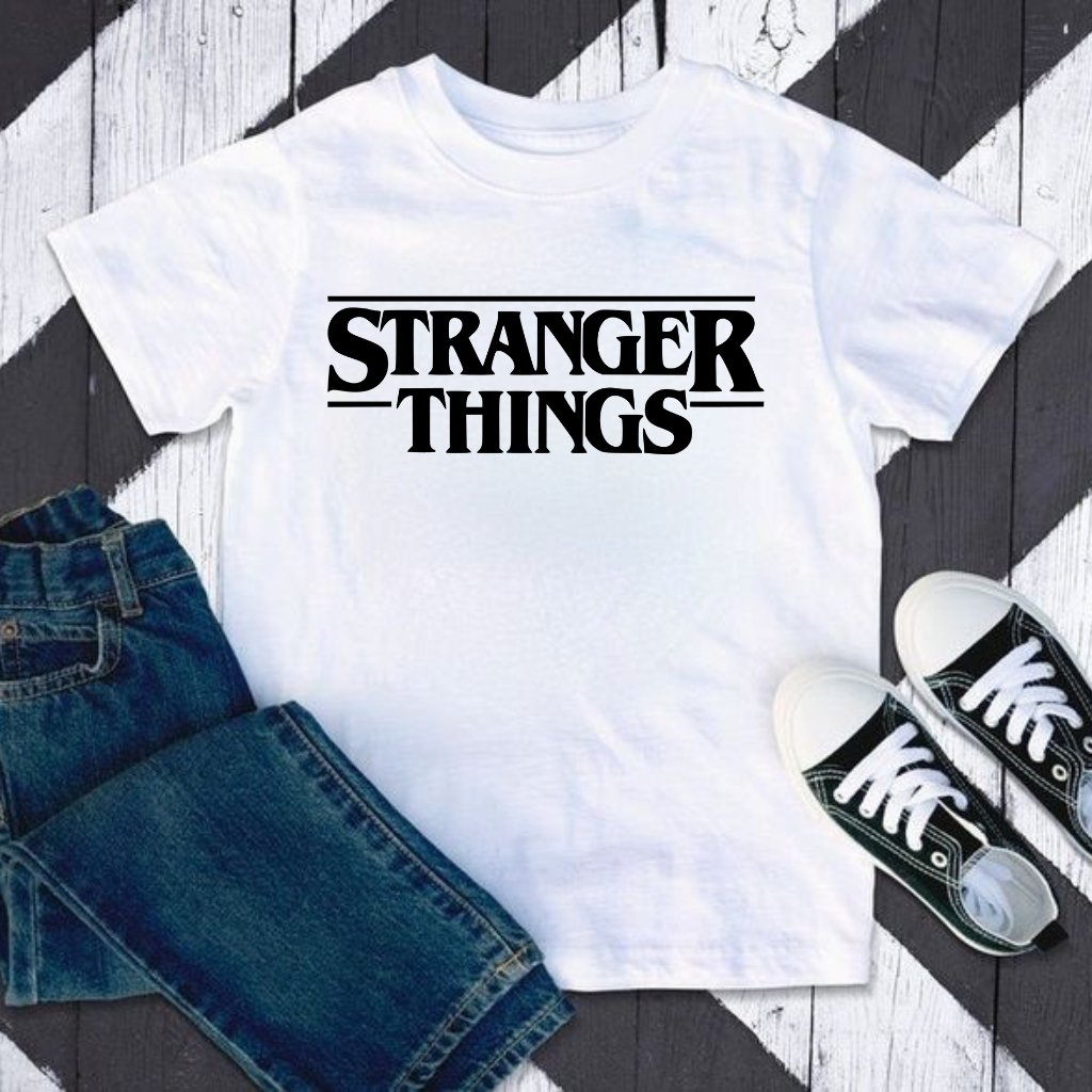 CAMISETA CAMISA BLUSA ESTAMPADA DE SERIE STRANGER THINGS TENDENCIA EM ALTA UNISSEX INFANTIL JUVENIL em Oferta na Shopee