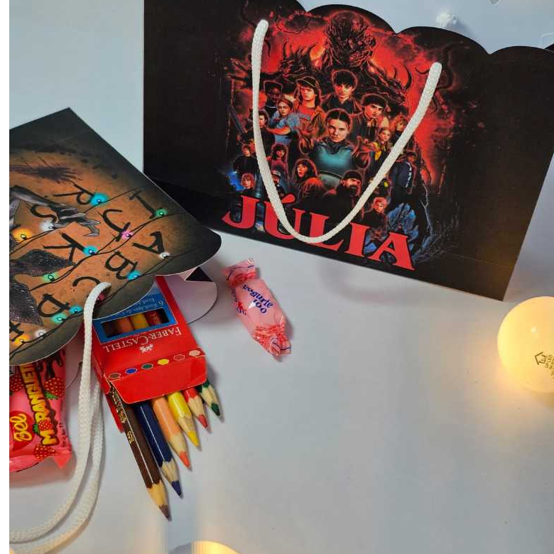 Sacolinha ''Stranger Things'' Personalizado | Sacolinha | Lembrancinha Aniversário PEGUE E MONTE 14X20X5