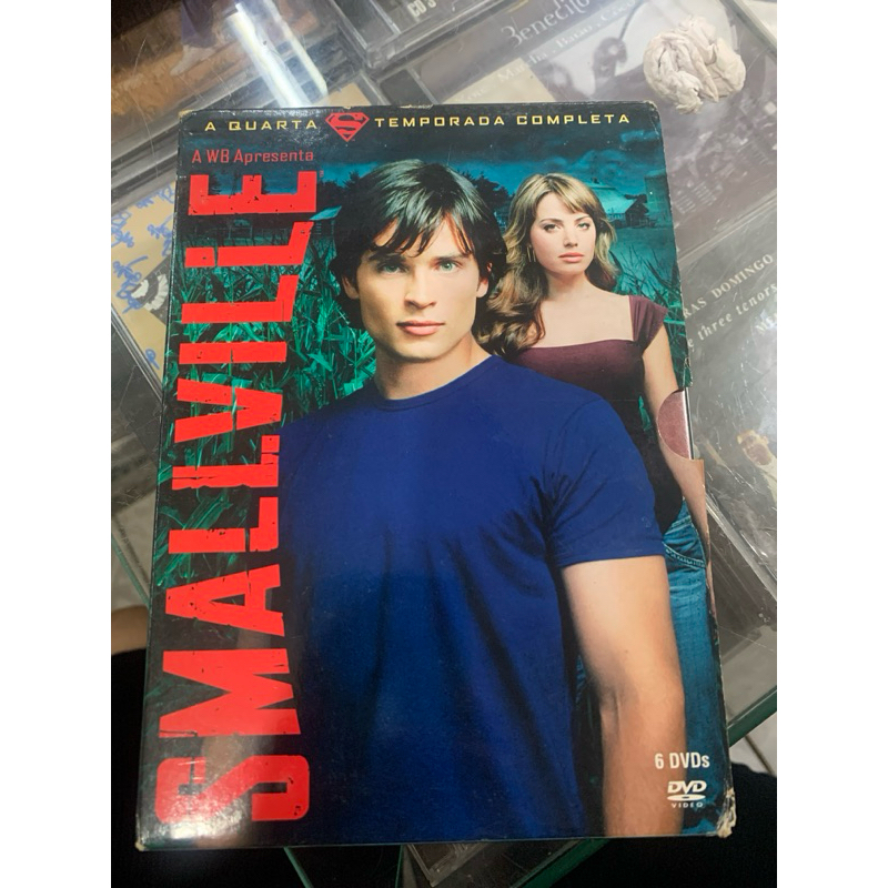 Box da quarta temporada da série Smallville, completa.