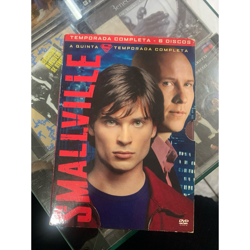 Box da quinta temporada da série Smallville, completa.