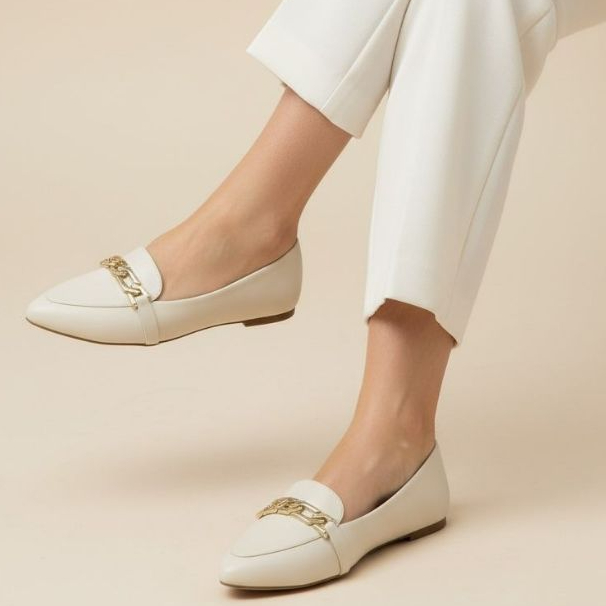 Sapatilha Feminina Confortável Luxo Elegante Sapato Feminino Mocassim Bico Fino Off White Corrente