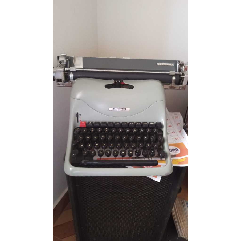 Máquina De Escrever Datilografia Olivetti Modelo Lexikon 80 (Usado)muito bem conservada iten de colecionador