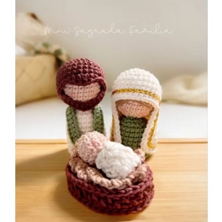Mini Presépio em Amigurumi | Sagrada Família de Crochê | Decoração (4 peças)