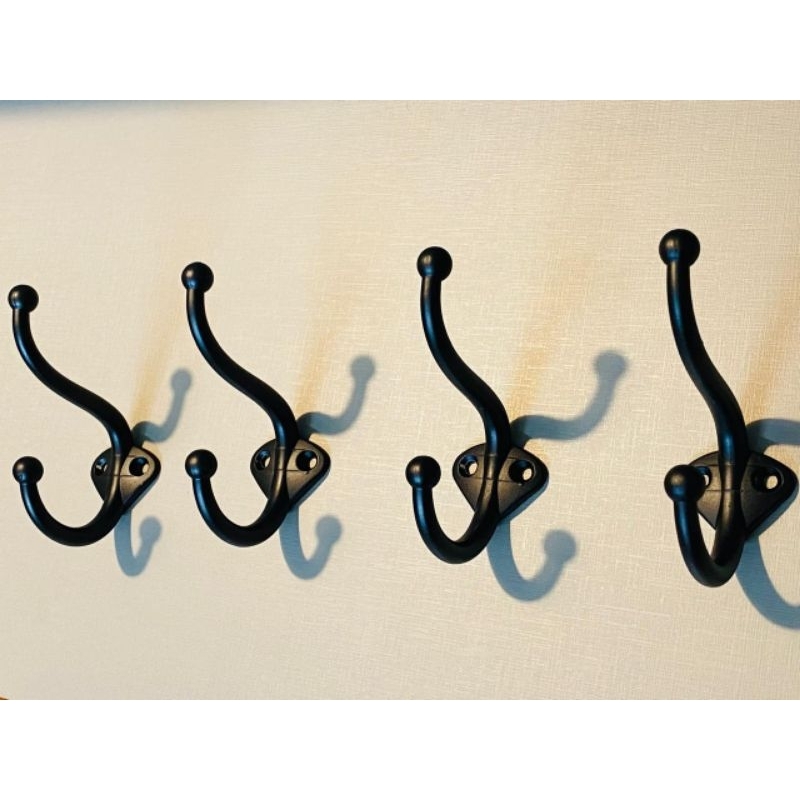 Detalhes do Gancho duplo Preto de Ferro com 10 cm serve para parede ou madeira.