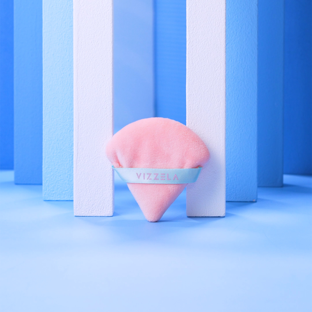 Esponja Velvet Puff Aveludada Triangular Aplicação Pó Vegano Original Vizzela em Oferta na Shopee