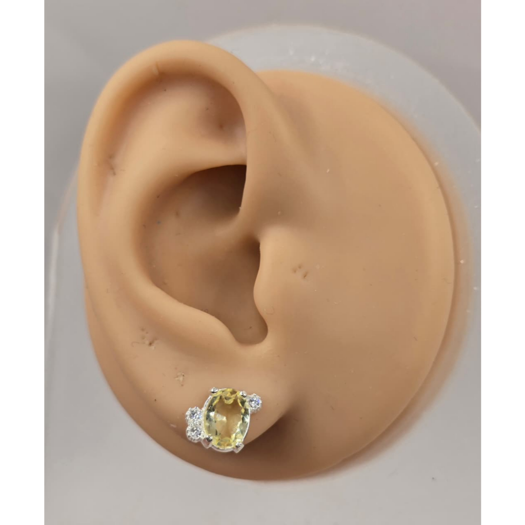 Brinco de prata delicado com pedra oval em tom amarelo Brinco de Prata 925